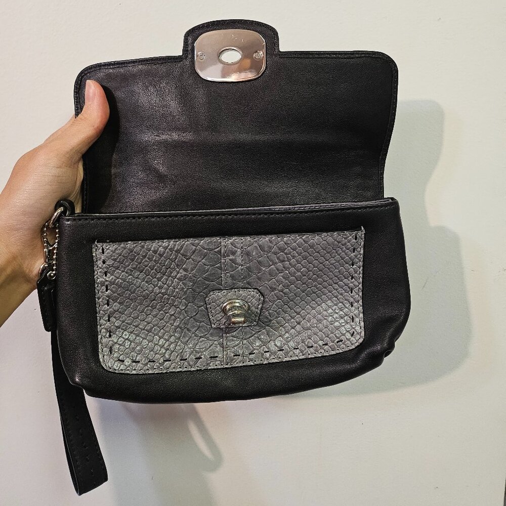 Coach wristlet - Picture 4 of 6